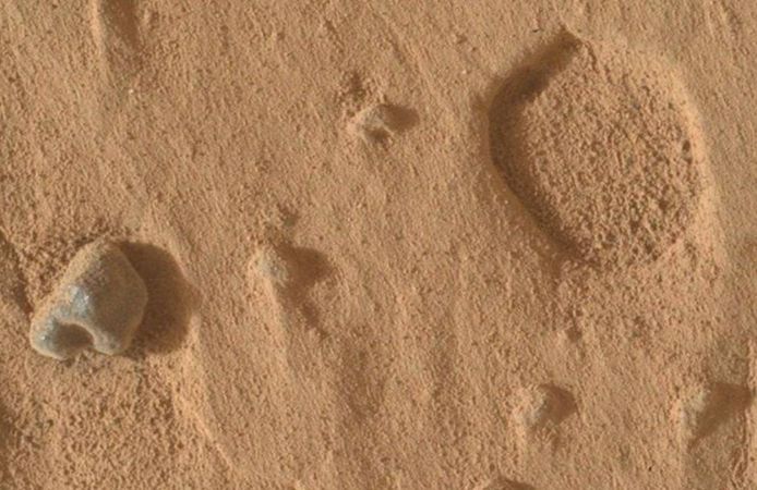 Sahara Çölü'nde bulunan gül rengi göktaşı 4,1 milyar yıllık Mars parçası çıktı