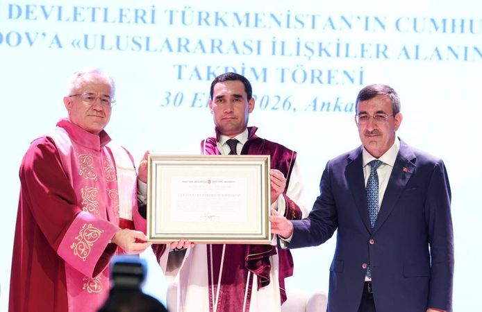 Hacettepe’den Türkmenistan liderine fahri doktora