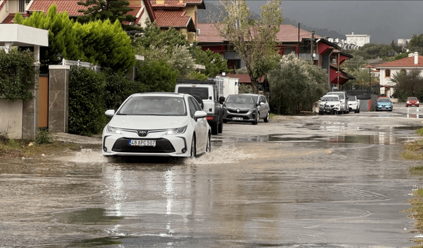 Marmaris'te sağanak etkili oldu