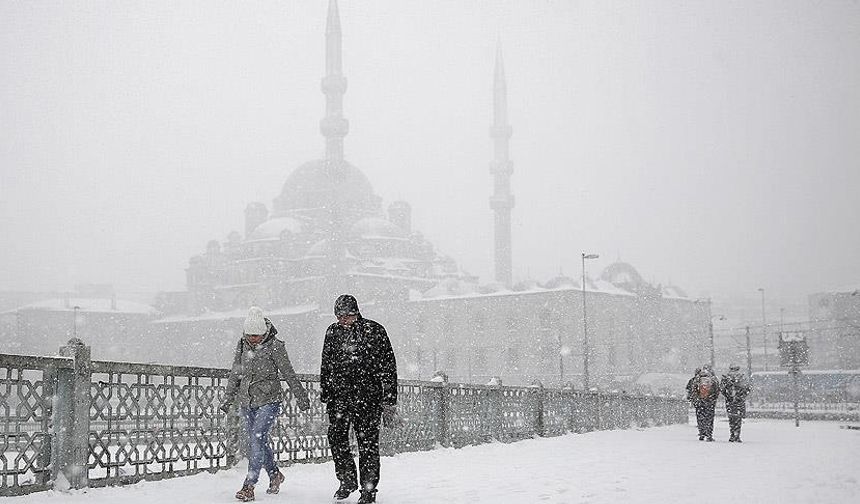 Ayrıca, kuzey, iç ve doğu kesimlerde pus ve yer yer sis görülmesi öngörülüyor.