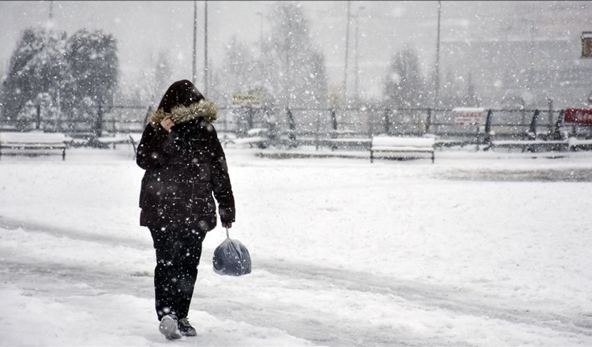 Kilis'in yüksek kesimlerinde kar yağışı etkisini gösterdi