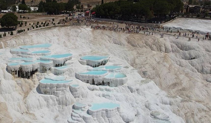 Pamukkale Nerede, Nasıl Gidilir? Özellikleri ve Gezi Rehberi