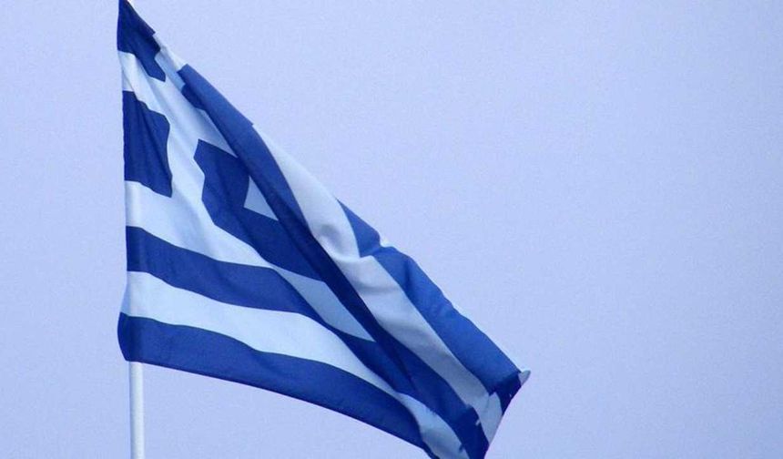 Yunanistan'da fırtına heyelanlar ve ulaşımda aksamalara yol açtı