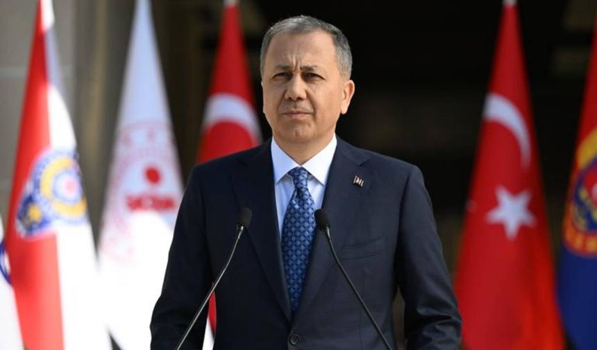 Bakan Ali Yerlikaya depremin merkez üssü Sındırgı'ya geldi