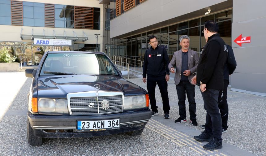 Filistinlilere destek için arabasını bağışladı