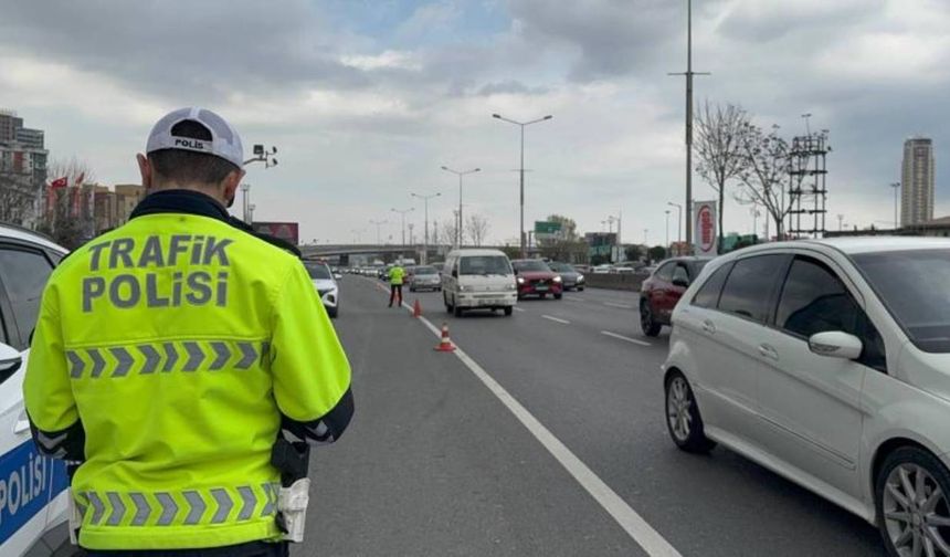 Kayseri'de trafiği tehlikeye düşüren 8 sürücüye 75 bin 129 lira ceza uygulandı
