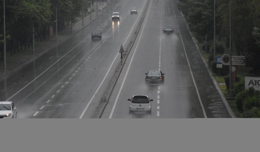 Afyonkarahisar'da sağanak etkili oluyor