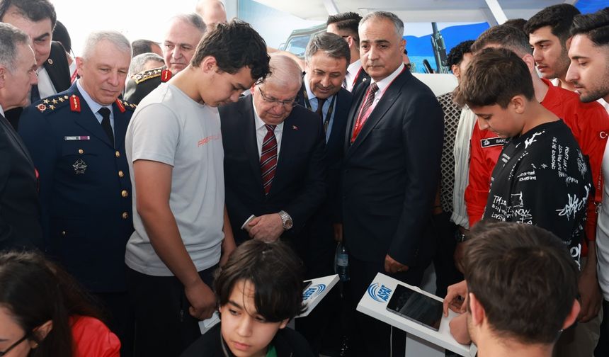 Bakan Güler TEKNOFEST KKTC'de gençlerle bir araya geldi