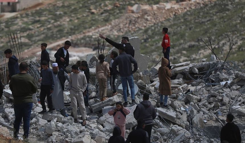 Gaspçı İsrailliler, Batı Şeria'da 15 aileyi daha yerinden etti