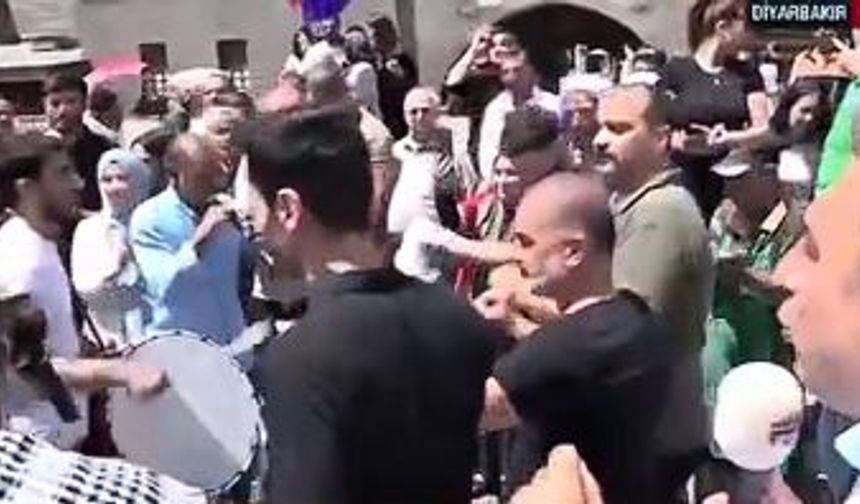 PKK'nın kararı sonrası Diyarbakır'da kutlama