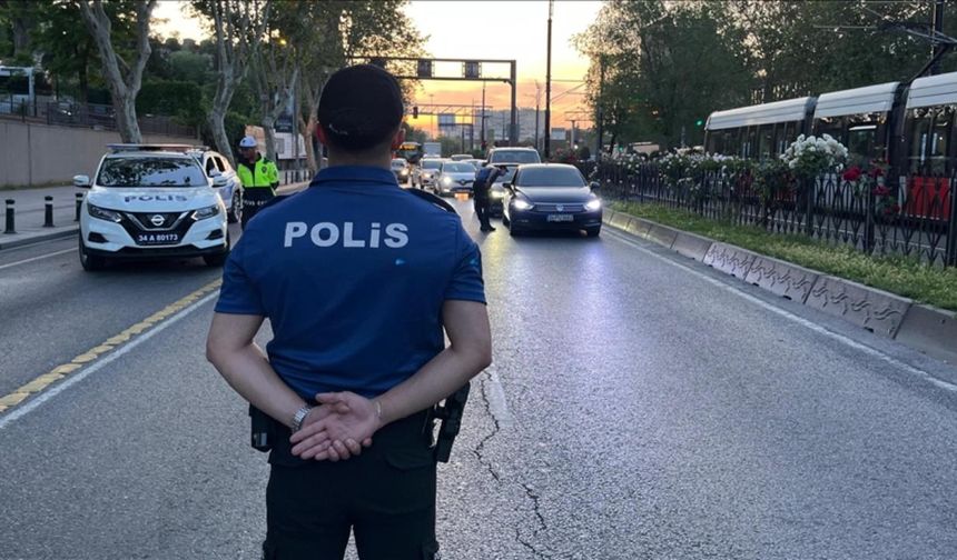 İstanbul'da polis uygulamasında 1120 kişi gözaltına alındı