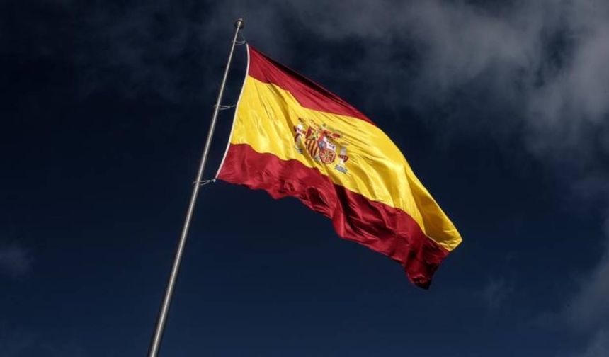 İspanya'nın binlerce öğrenci, meydanlara inerek İsrail'i protesto etti