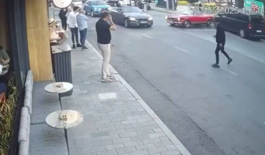 Servet değerindeki klasik aracı gözlerinin önünde kaza yaptı