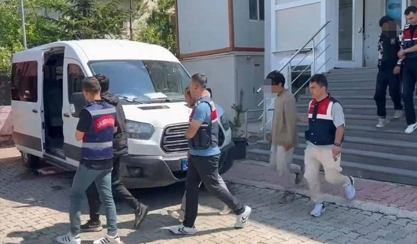 Artvin'de 4 düzensiz göçmen yakalandı