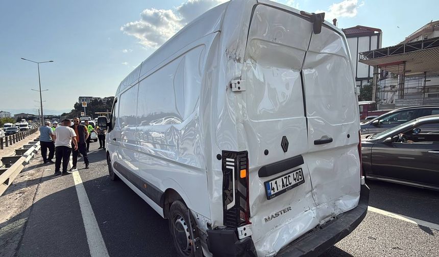 D-100 kara yolunun Kocaeli kesimindeki trafik kazası ulaşımı aksattı
