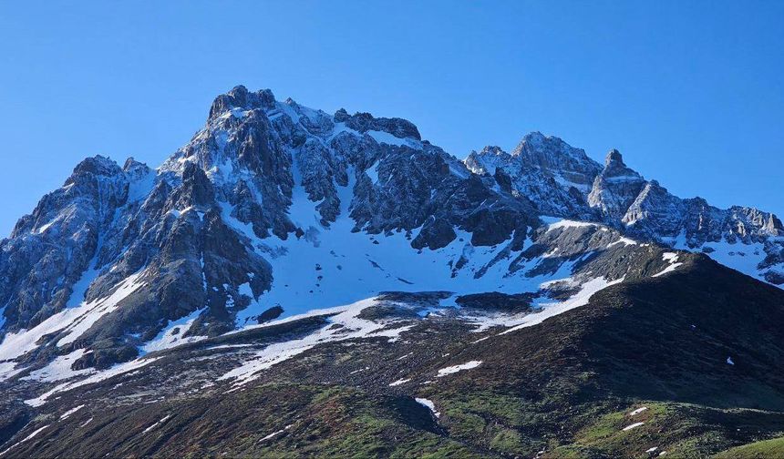 Ardahan'da tepeler beyaza büründü