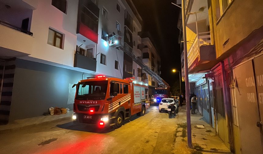 Elazığ'da evde çıkan yangında bir kişi dumandan etkilendi