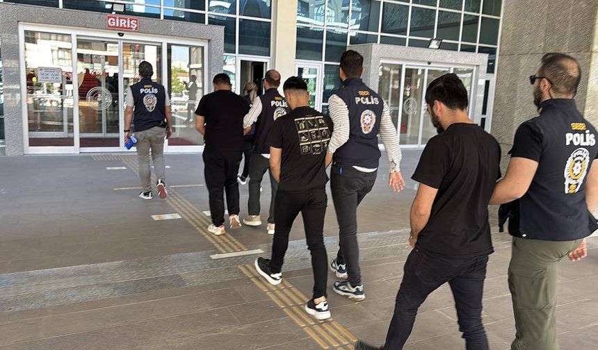 Bitlis merkezli 7 ilde düzenlenen tefecilik operasyonunda 4 kişi tutuklandı