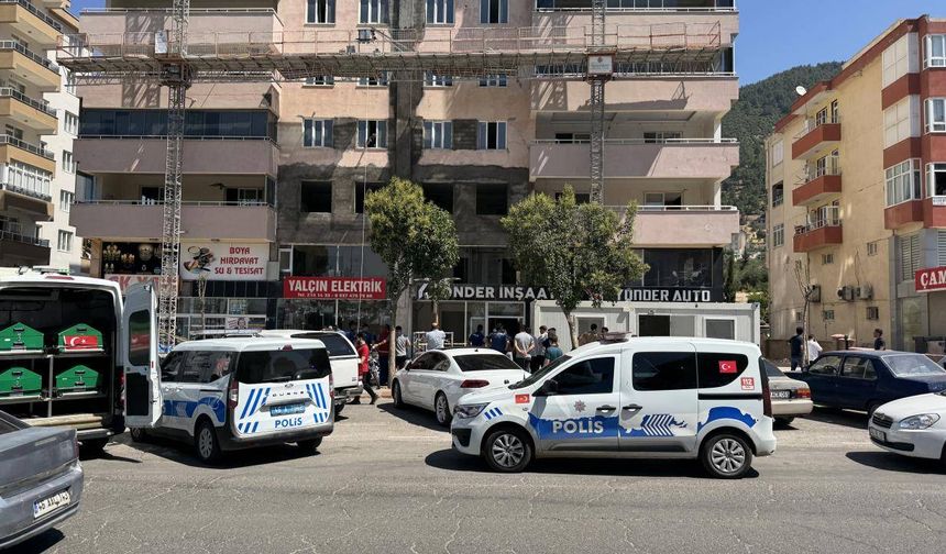 Kahramanmaraş'ta iskele çöktü: 2 işçi vefat etti