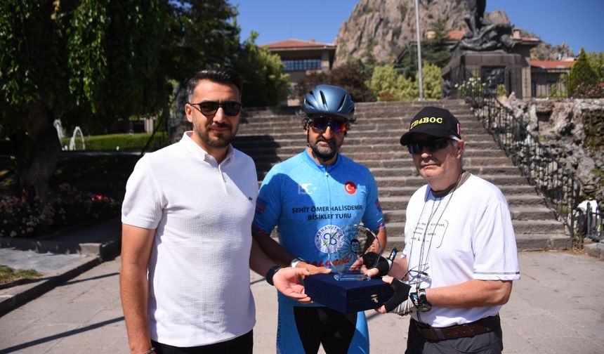 Şehit Ömer Halisdemir Bisiklet Turu'na katılanlar Afyonkarahisar'a ulaştı