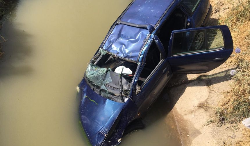 Bitlis'te kanala düşen otomobilde 1 kişi öldü, 2 kişi yaralandı