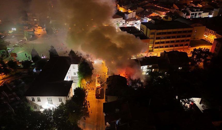 Kütahya'da iş yerinde çıkan yangın söndürüldü