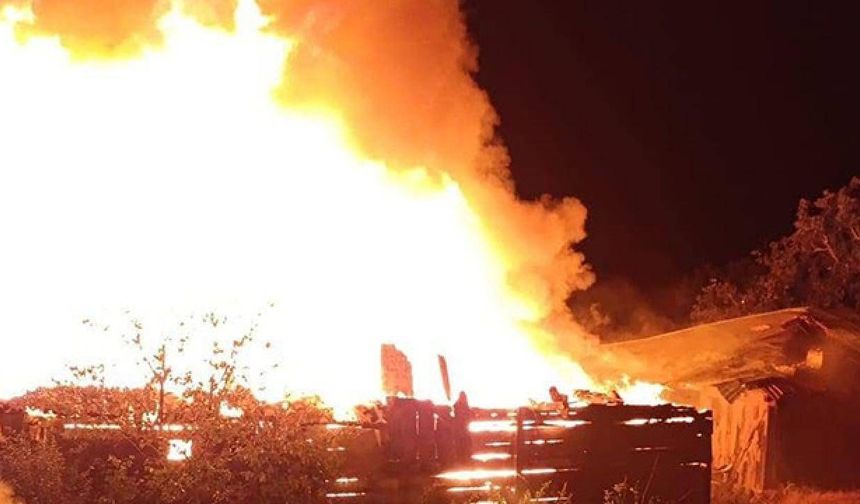 Çankırı'da bir evde çıkan yangın 5 eve daha sıçradı