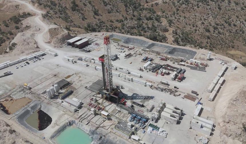 İki yerli petrol sondaj kulesi Şırnak'ta göreve başladı