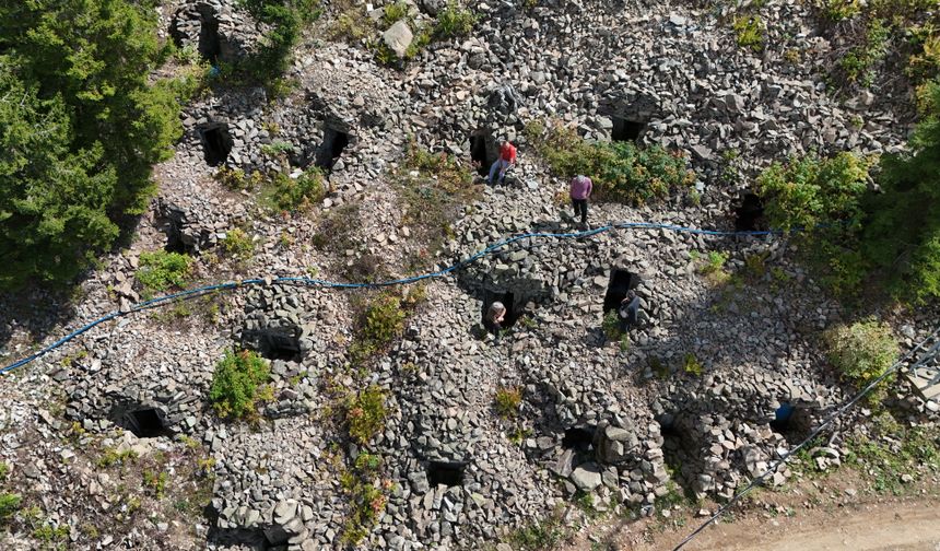 Artvin'de yeraltındaki 'buzhane'lerde yiyecek ve içecekleri saklama geleneği sürdürülüyor