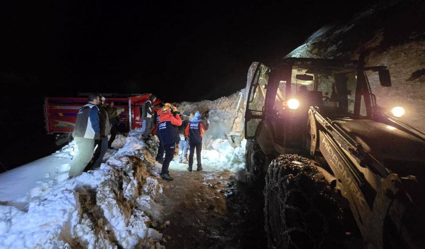 Rize'de çığ nedeniyle mahsur kalan 15 kişi kurtarıldı