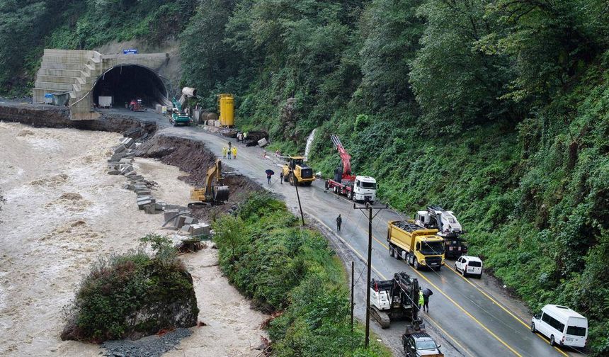 Bakanlar Uraloğlu ile Bak Rize'de incelemede bulundu
