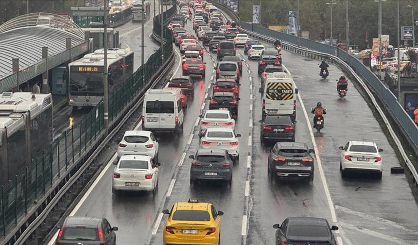 Haftanın ilk iş gününde trafik yoğunluğu yüzde 81'e çıktı