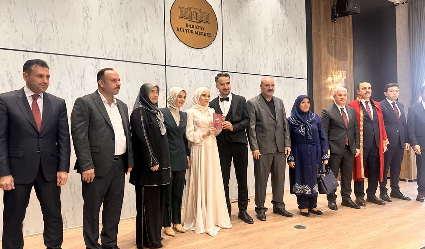 Bakan Göktaş, Konya'da evlilik kredisi desteğinden faydalanan çiftin nikah şahidi oldu