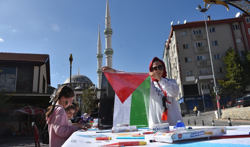 Gümüşhane'de 'Filistinli çocuklar için çiz' etkinliği yapıldı