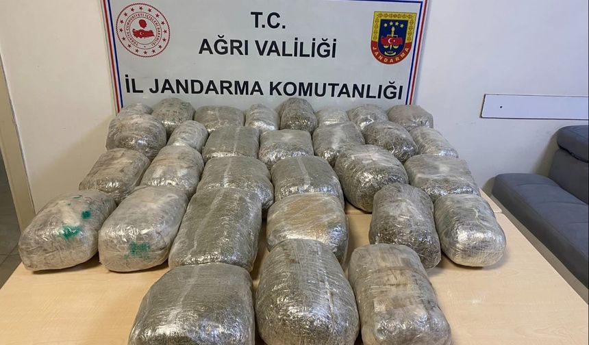 İran sınırında menfezde 32 kilogram esrar ele geçirildi