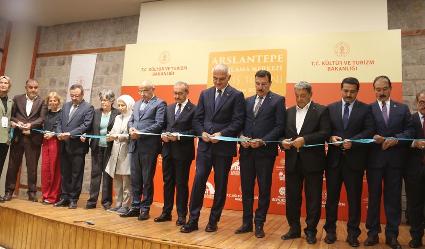 Bakan Ersoy, Arslantepe Karşılama Merkezi'nin açılışında konuştu