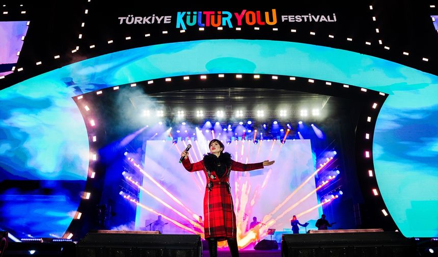 Malatya Kültür Yolu Festivali'nde sahne alan Aydilge'den Filistin'e destek