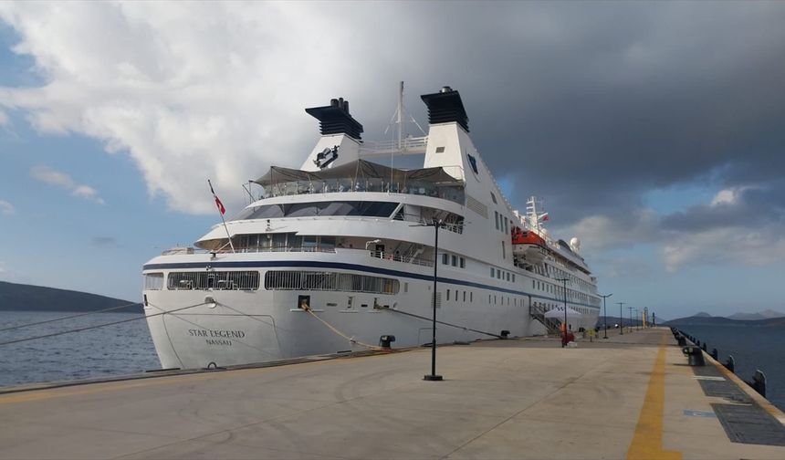 'Star Legend' kruvaziyeri, 271 yolcusuyla Bodrum'a geldi