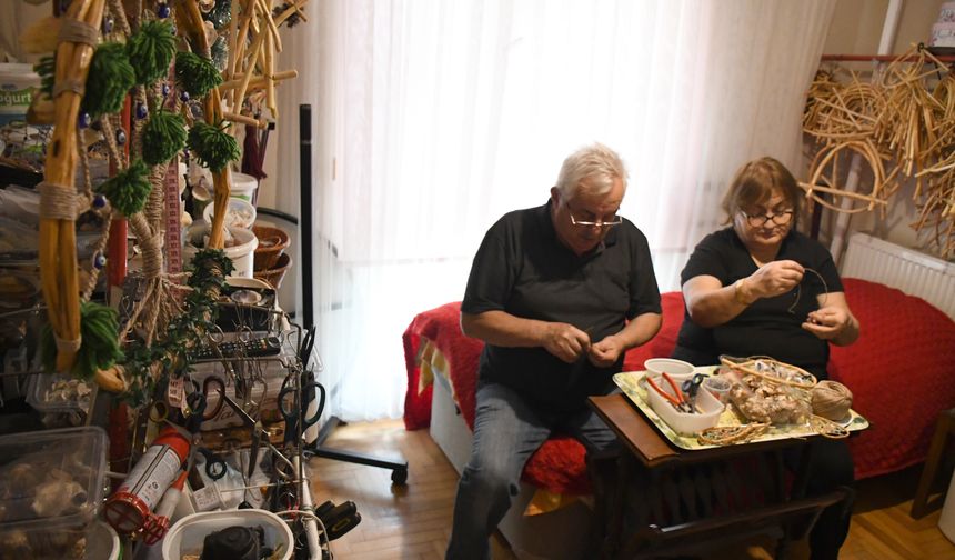 Süs eşyası yapımı demans hastasına 'terapi', eşine gelir kapısı oldu