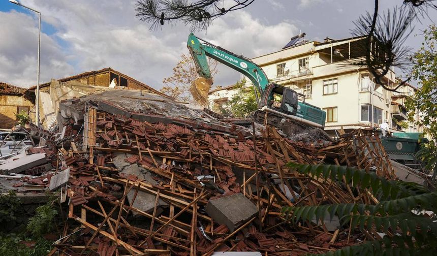 Balıkesir'de 330 artçı sarsıntı kaydedildi