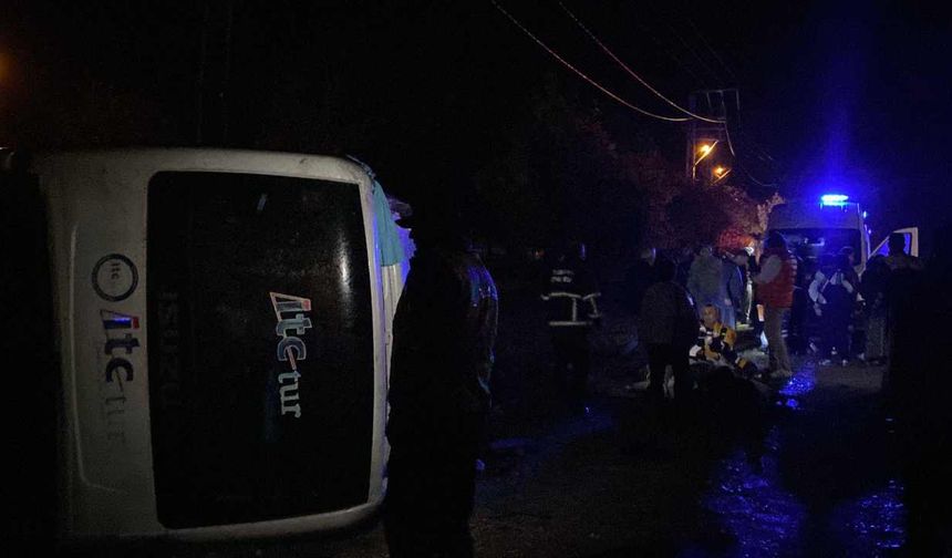 Kastamonu'da tur midibüsü devrildi