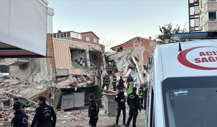 Kocaeli'de 7 katlı bina çöktü!