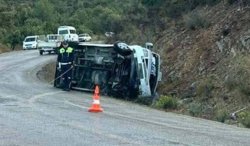 Mersin'de minibüsün devrilmesi sonucu 6 tarım işçisi yaralandı