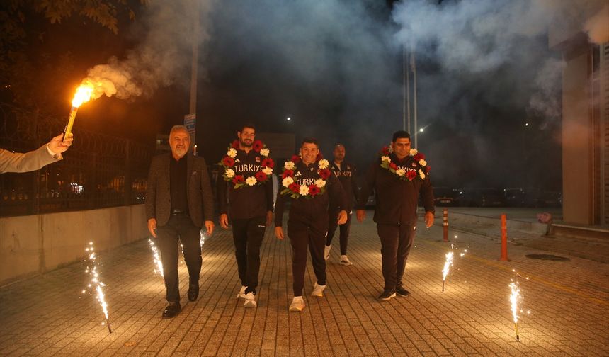 6. İslami Dayanışma Oyunları'nda başarılı olan para atletler Bursa'da karşılandı