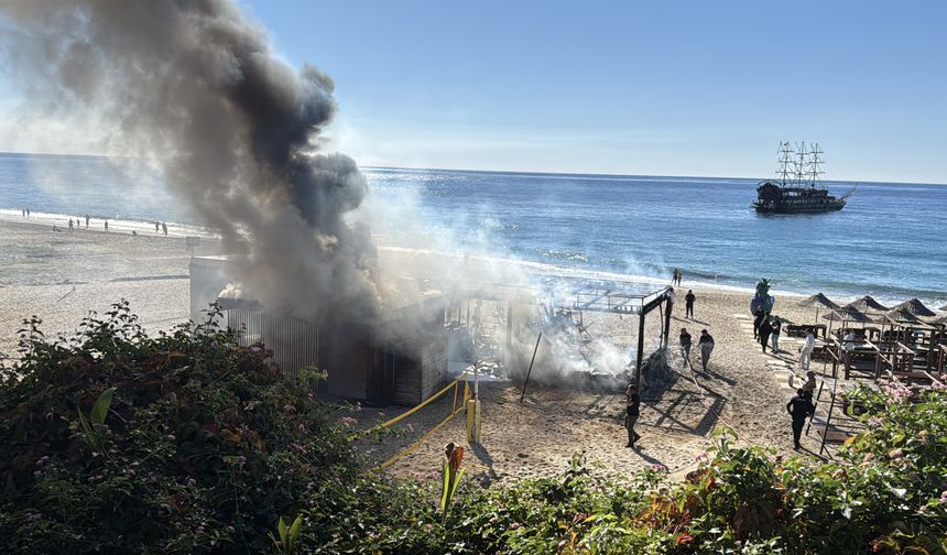 Alanya'da büfede çıkan yangın hasara neden oldu