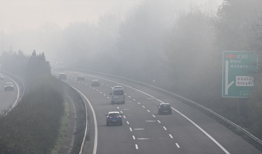 Anadolu Otoyolu'nun Düzce kesiminde sis etkili oldu
