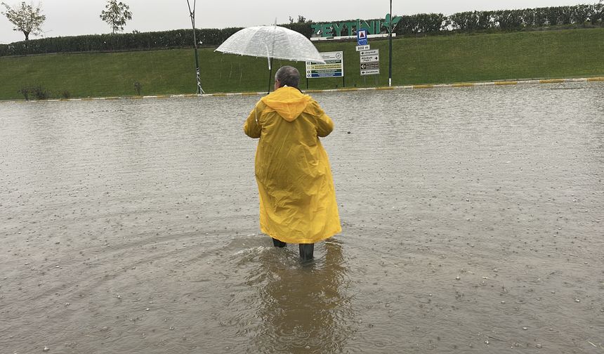 Balıkesir'de kuvvetli yağış etkili oldu
