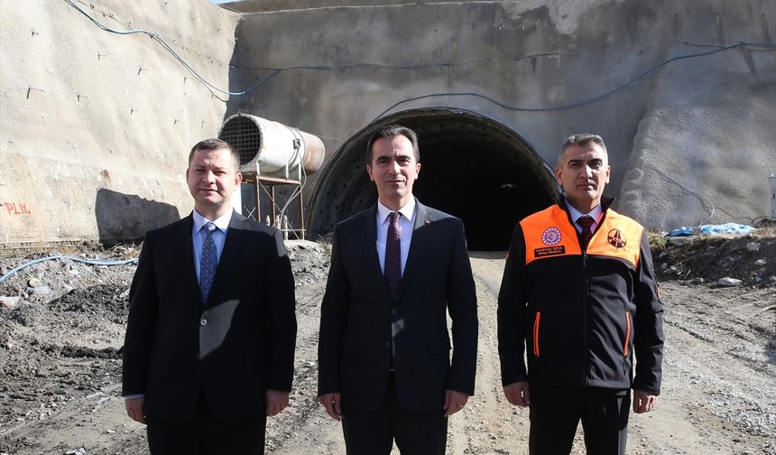 Bitlis-Tatvan çevre yolunda çalışmalar sürüyor