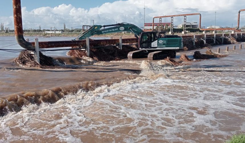 Çanakkale'de Tuzla Çayı taştı