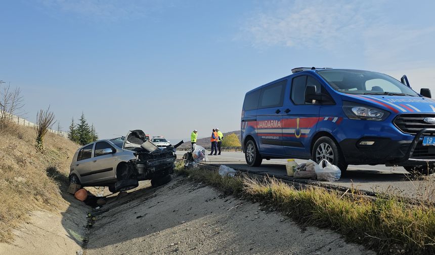 Çorum'da devrilen otomobildeki karı koca yaralandı